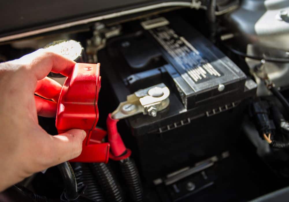 How many kWh does an electric car battery hold?