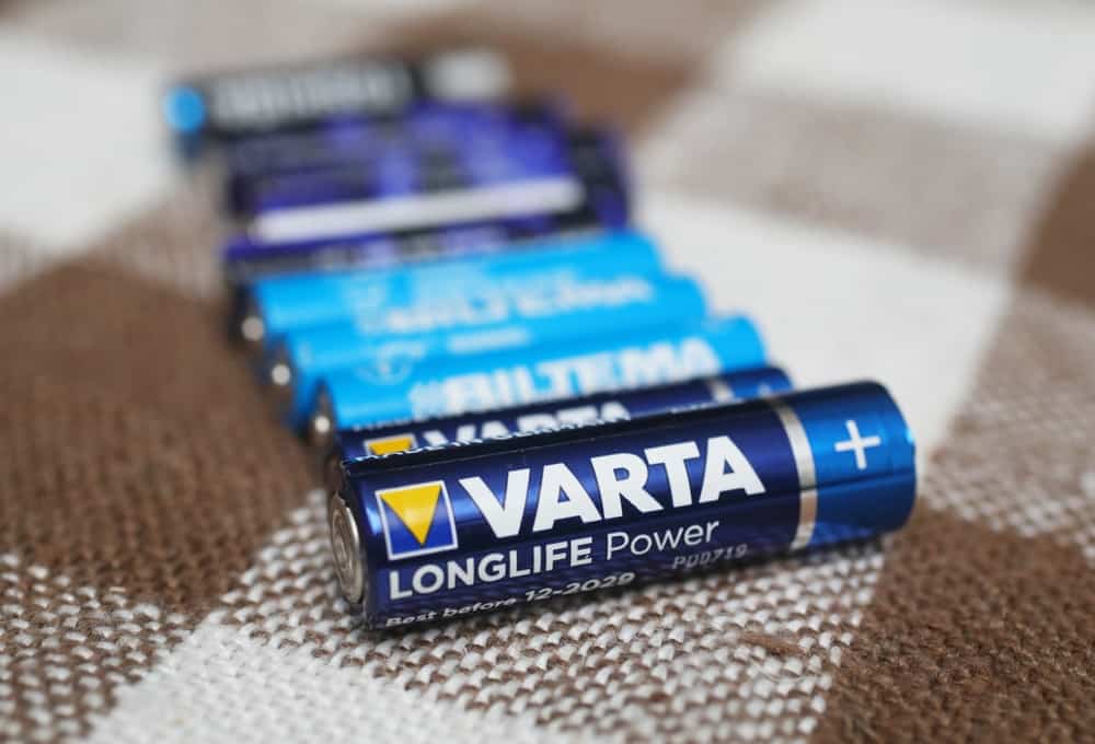What is an LR6 Battery