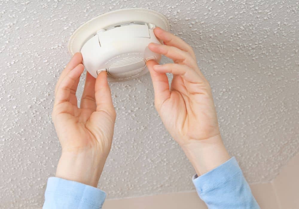 Which Is Better Hardwired or Battery Smoke Detectors?