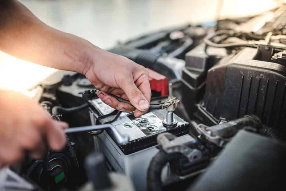 how long can a car sit before the battery dies