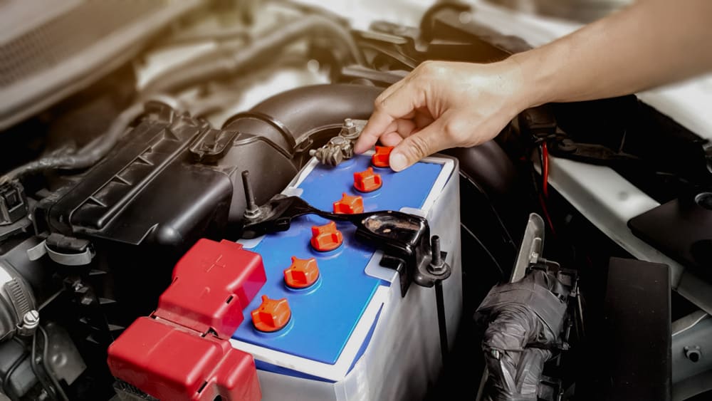 how long does a car battery last without charging