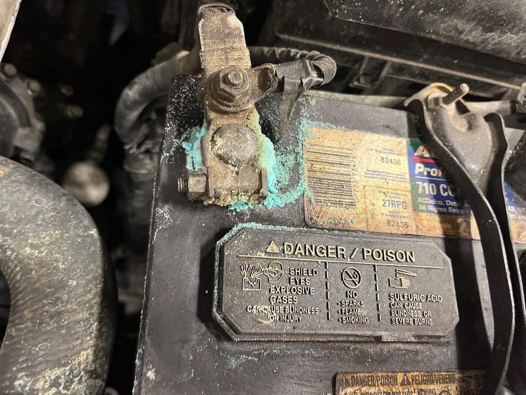 Common Issues Faced While Cleaning Rusted Battery Contacts