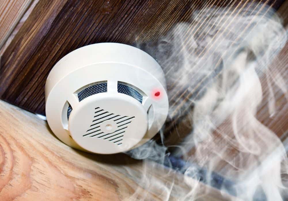  The smoke detector does not work as intended.